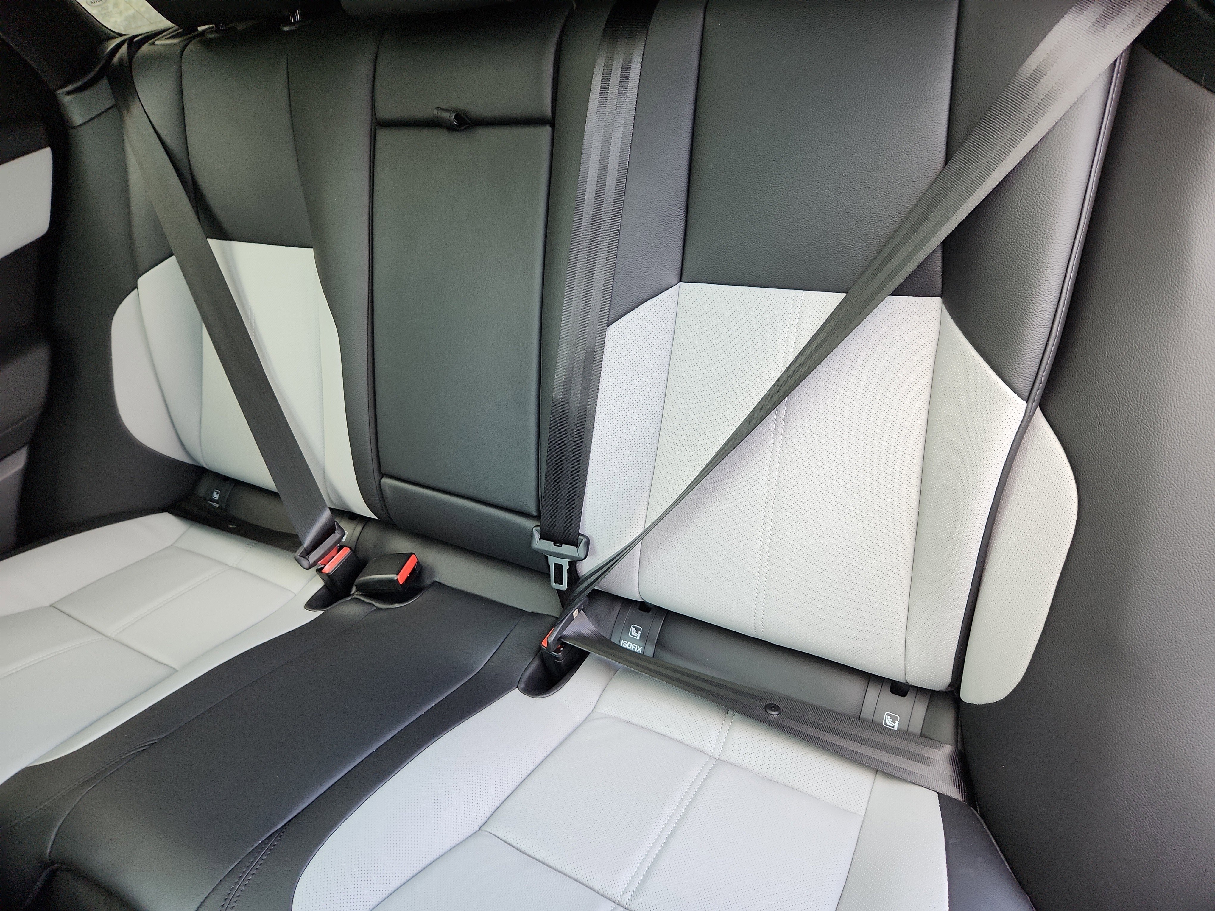 New 2026 Land Rover Range Rover Velar Dynamic SE image 25
