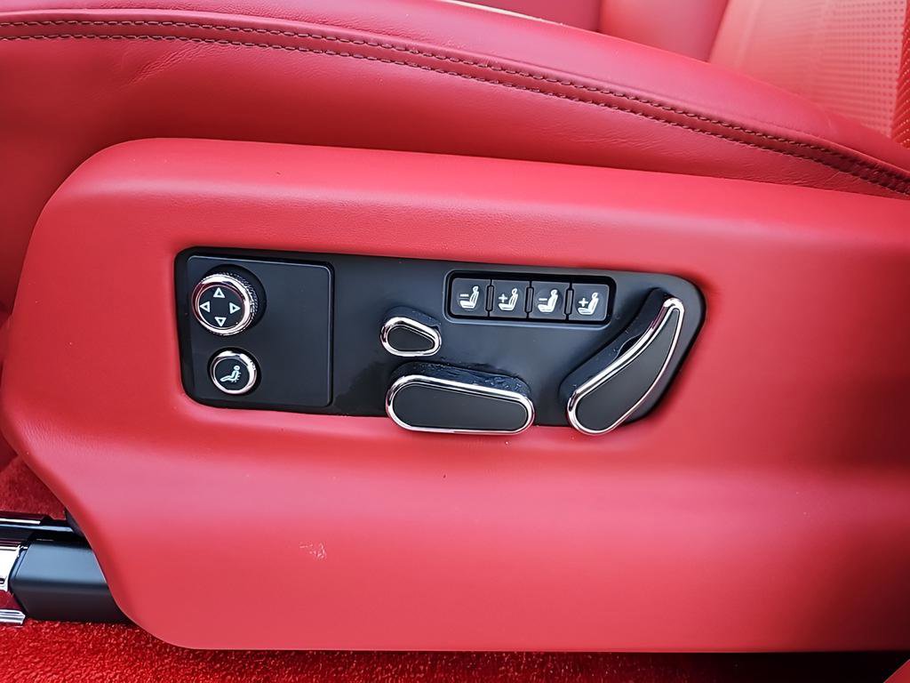 Used 2022 Bentley Bentayga image 21