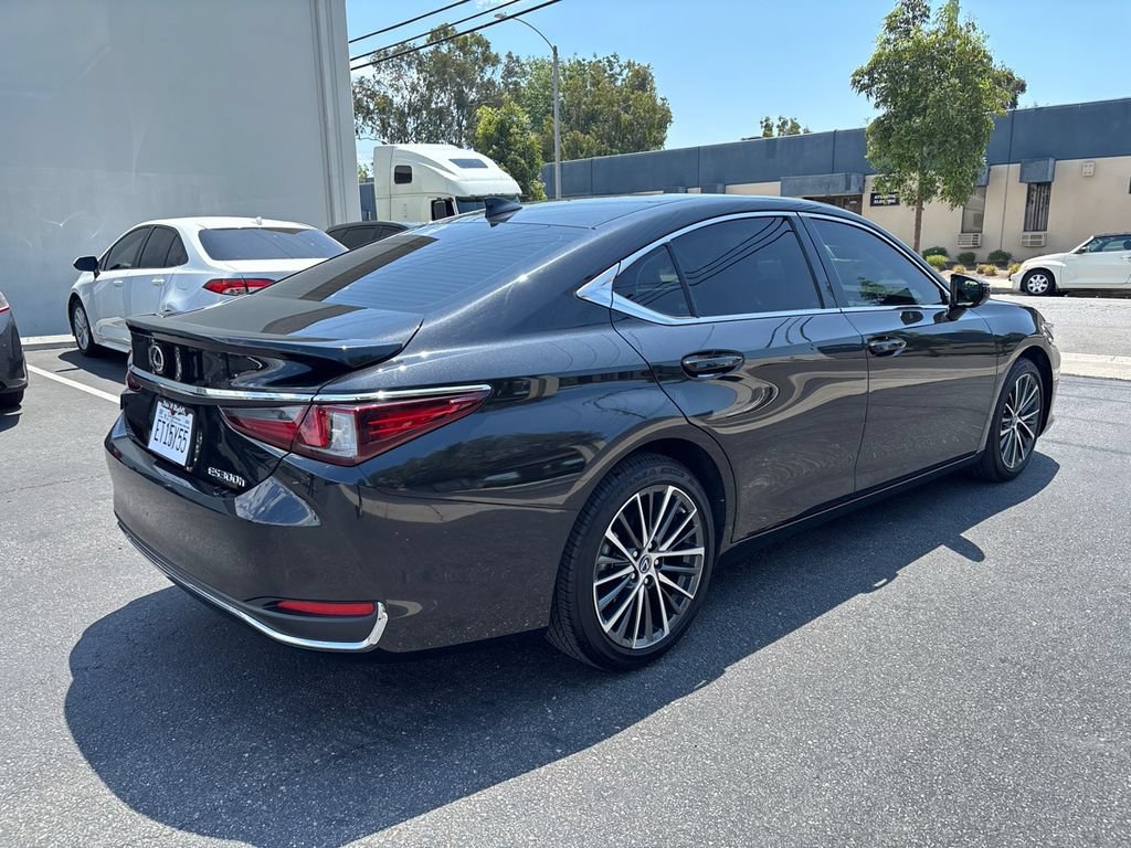 Used 2025 Lexus ES 300h w/ Premium Package FWD image 5