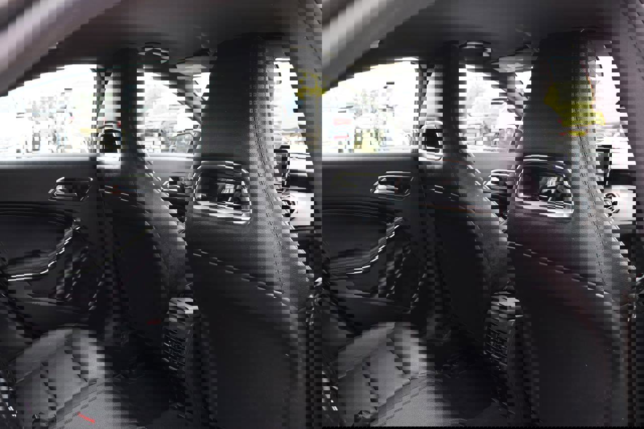 Used 2015 Mercedes-Benz CLA 250 image 17