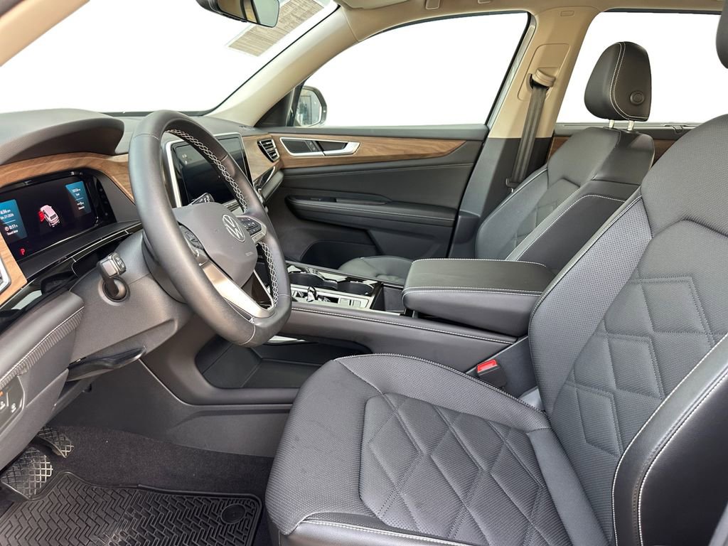 Used 2024 Volkswagen Atlas SE w/ Panoramic Sunroof Package FWD image 15