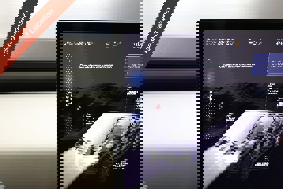 Used 2024 Tesla Cybertruck AWD Crew Cab image 6