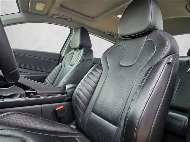 Used 2025 Hyundai Elantra Limited image 10