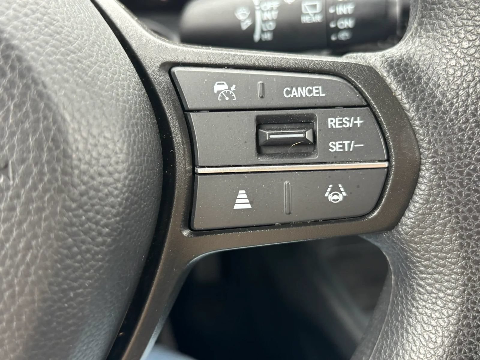 Used 2025 Honda HR-V LX image 52