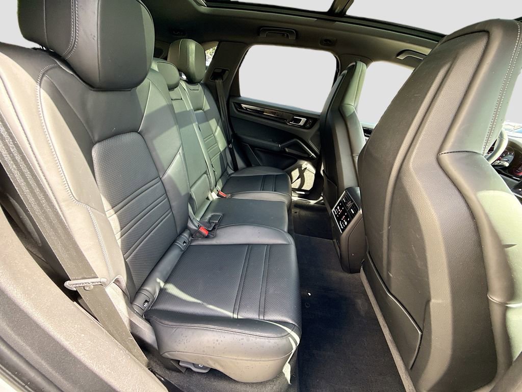 Used 2023 Porsche Cayenne image 28