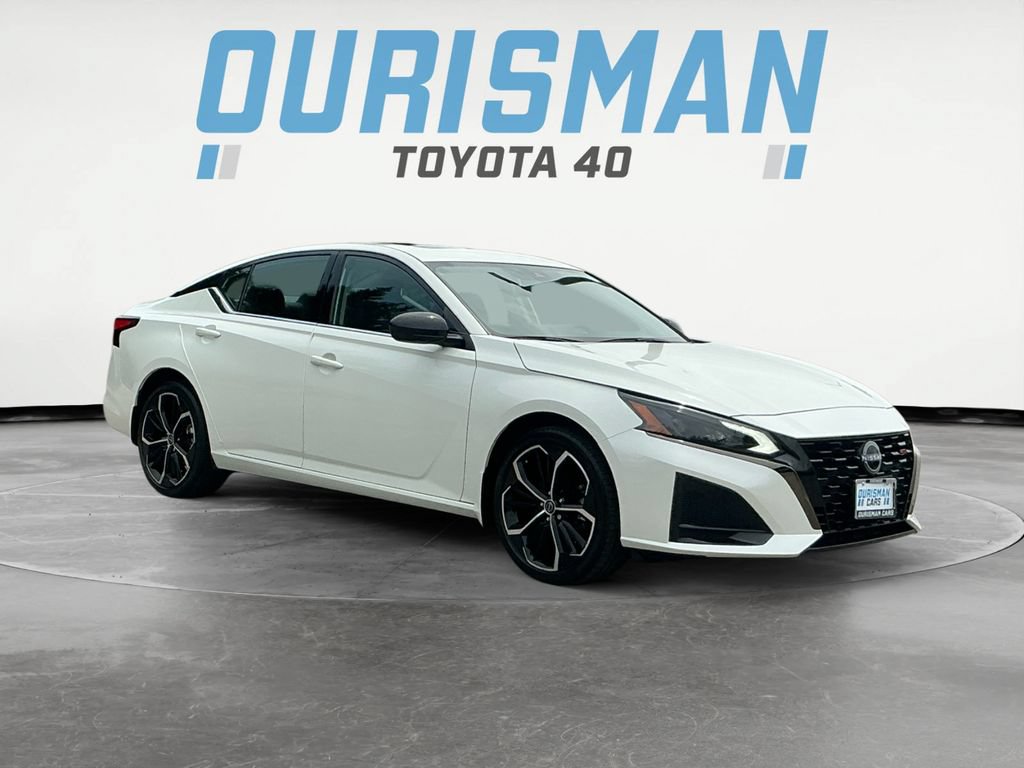 Used 2023 Nissan Altima 2.5 SR w/ SR Premium Package AWD/4WD image 1