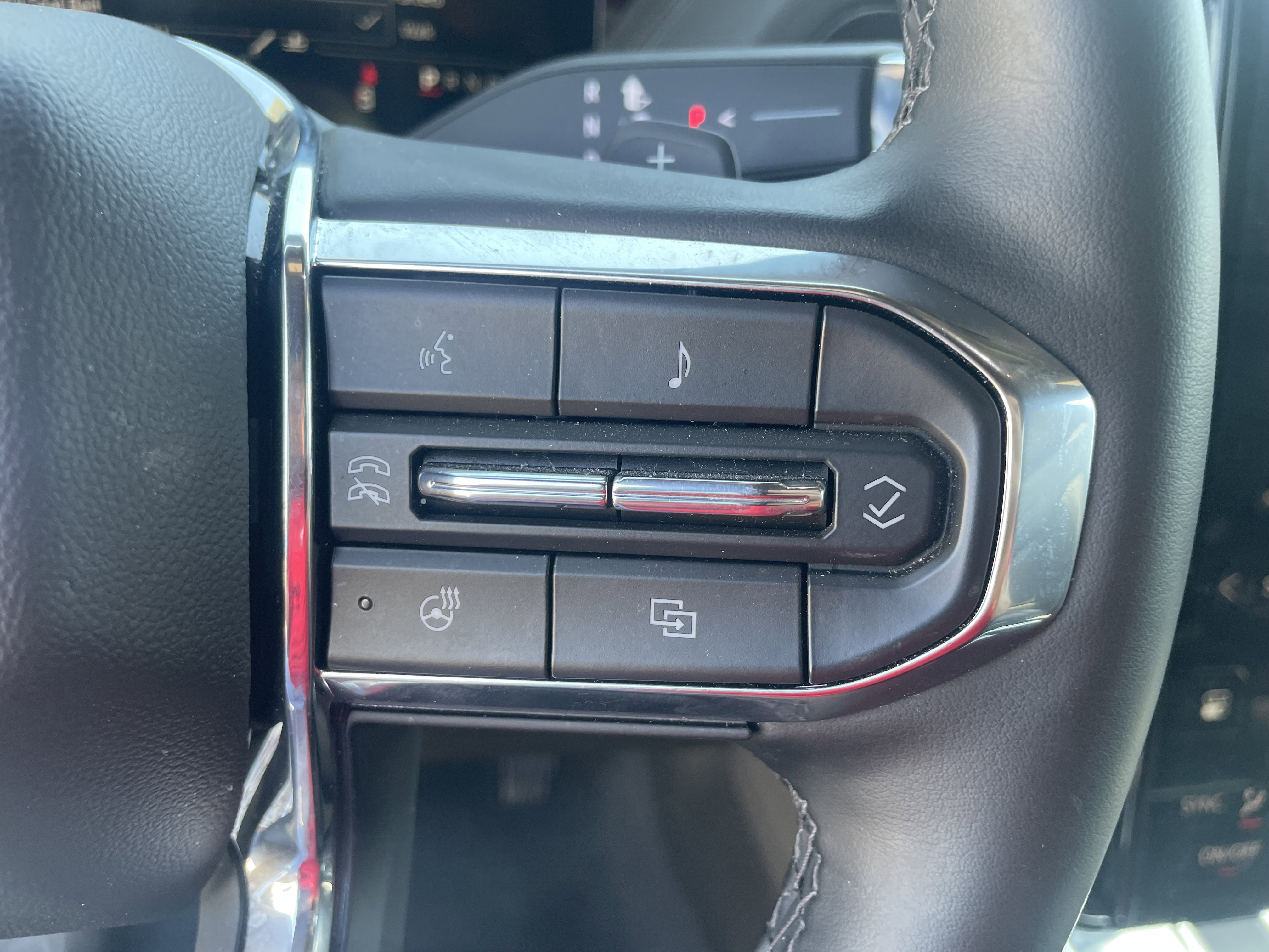 Used 2025 GMC Yukon XL Denali AWD/4WD image 16