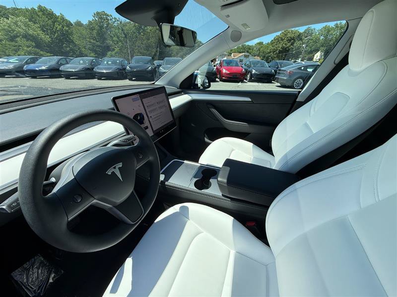 Used 2024 Tesla Model Y Long Range AWD/4WD image 10