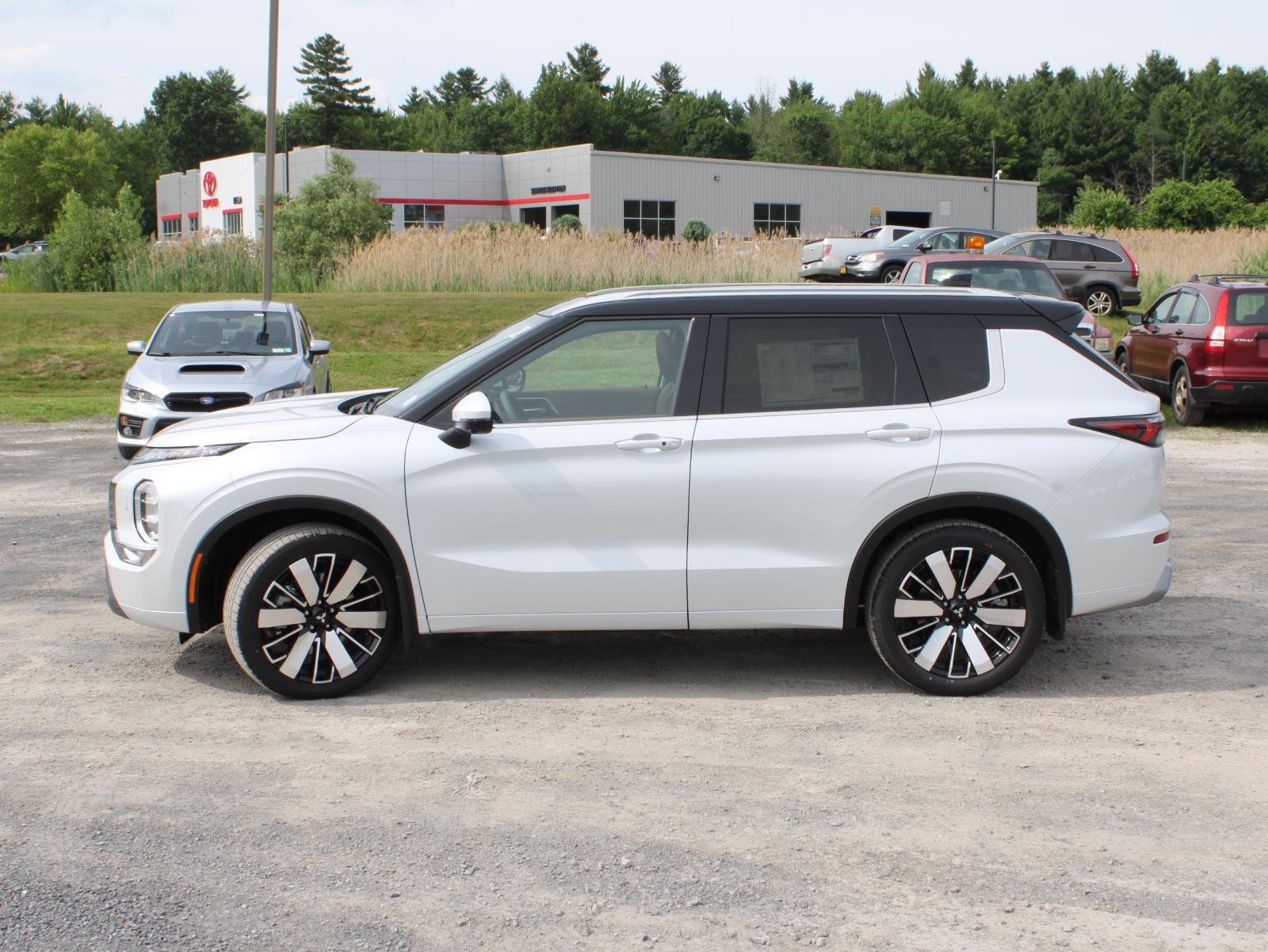 New 2025 Mitsubishi Outlander SEL image 6