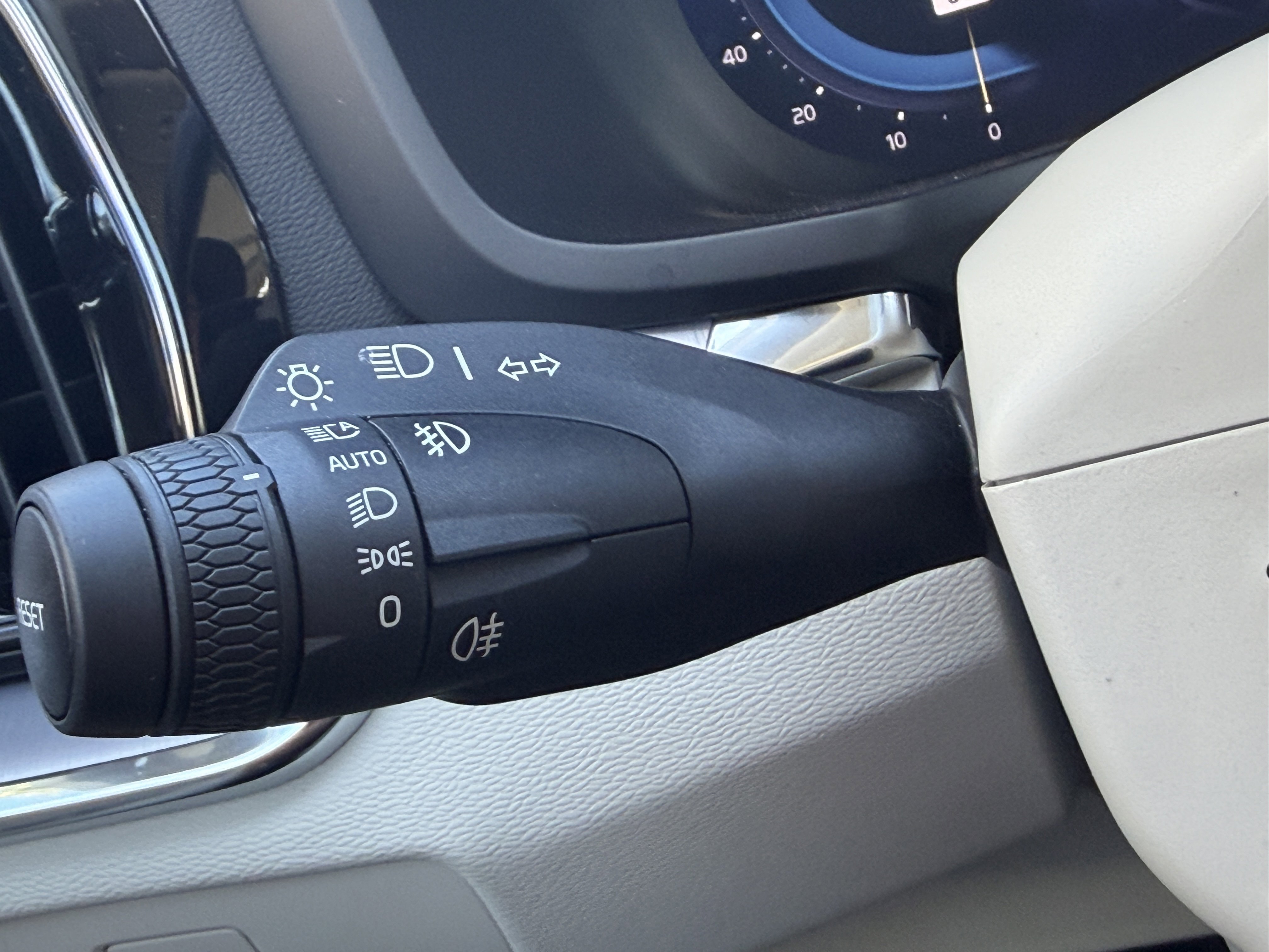 Certified 2025 Volvo S60 B5 Core image 26