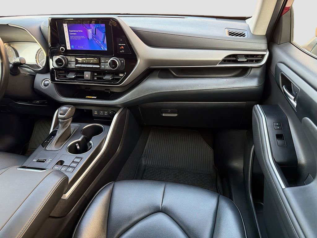 Used 2023 Toyota Highlander XLE FWD image 19