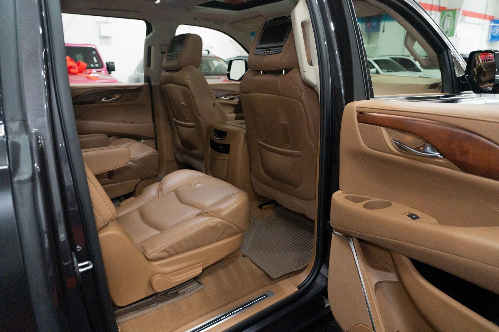 Used 2016 Cadillac Escalade ESV Platinum image 40