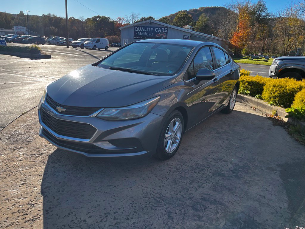 Used 2018 Chevrolet Cruze LT w/ Convenience Package FWD image 3