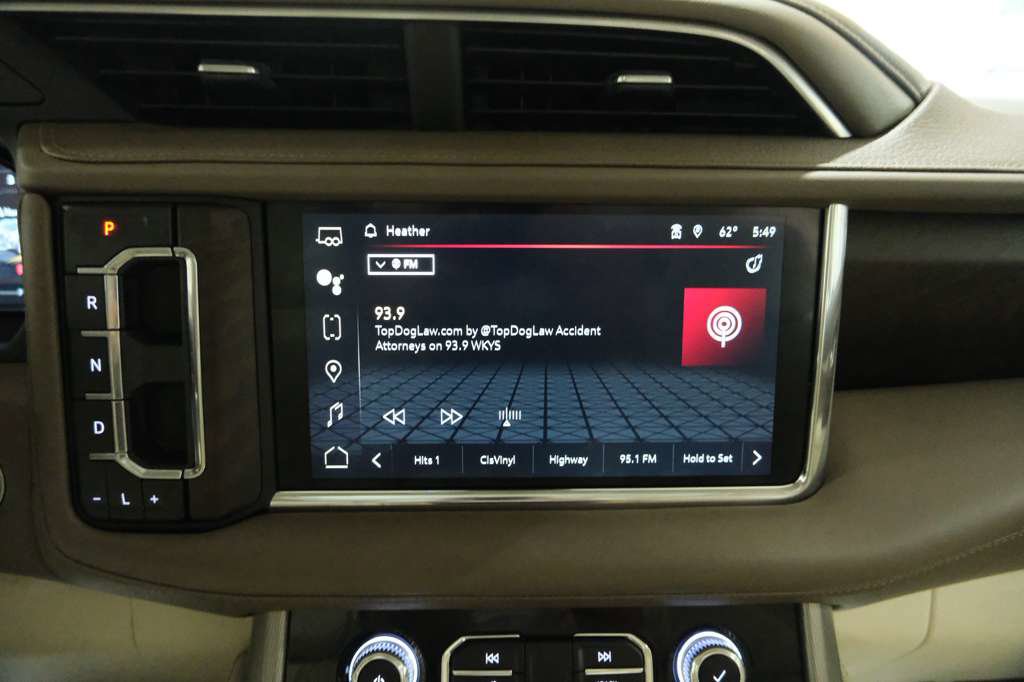 Used 2022 GMC Yukon XL Denali w/ Advanced Technology Package AWD/4WD image 30