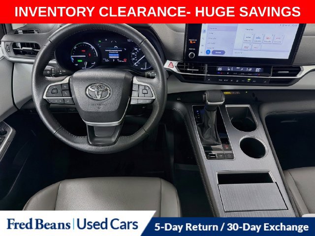 Used 2025 Toyota Sienna XLE FWD image 29