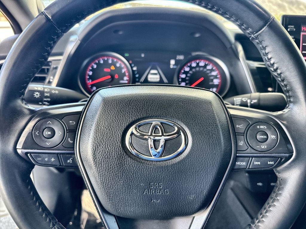 Used 2022 Toyota Camry XSE FWD image 3