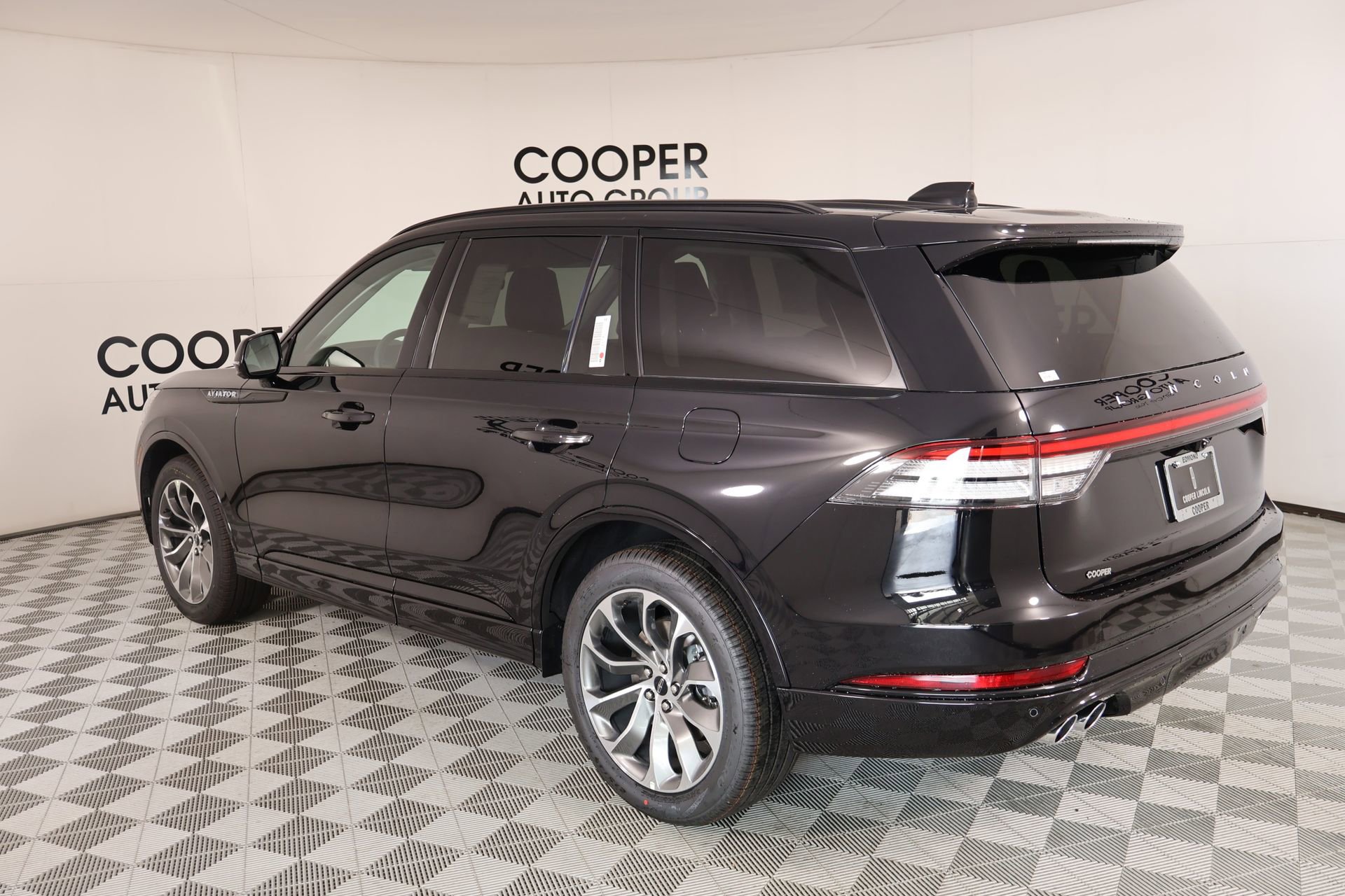 New 2026 Lincoln Aviator AWD image 24