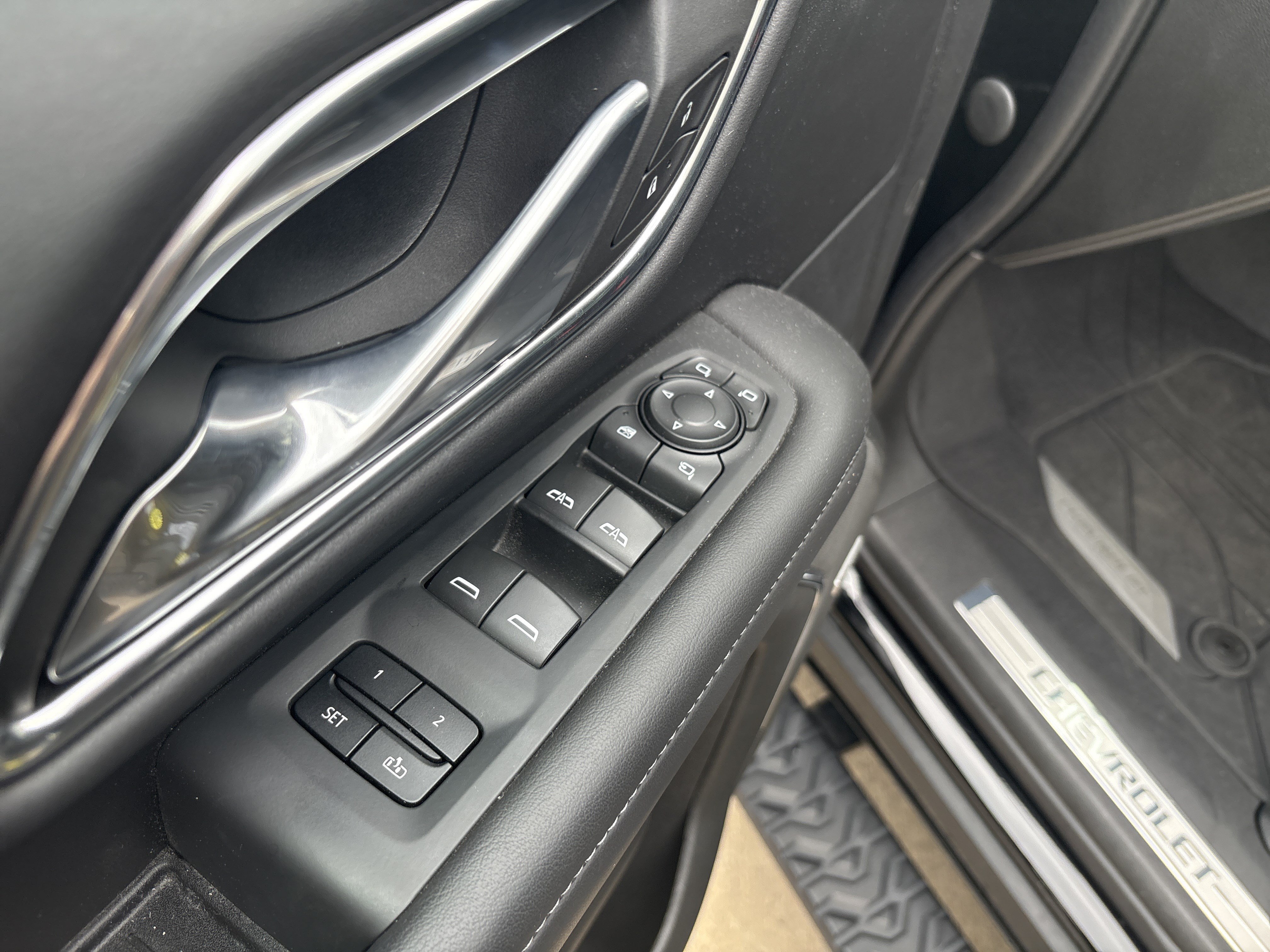 Used 2023 Chevrolet Suburban Z71 w/ Luxury Package AWD/4WD image 15