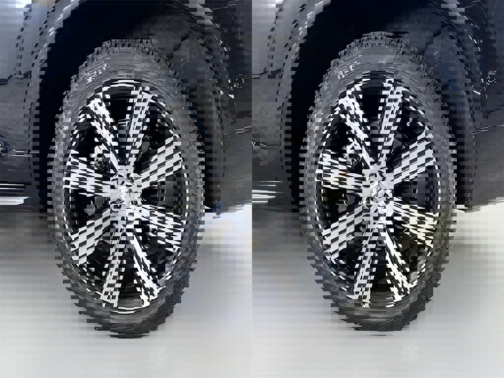 Certified 2024 Volvo XC90 T8 Plus image 34