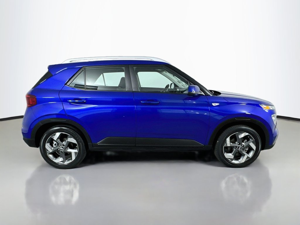 Used 2024 Hyundai Venue SEL FWD image 6