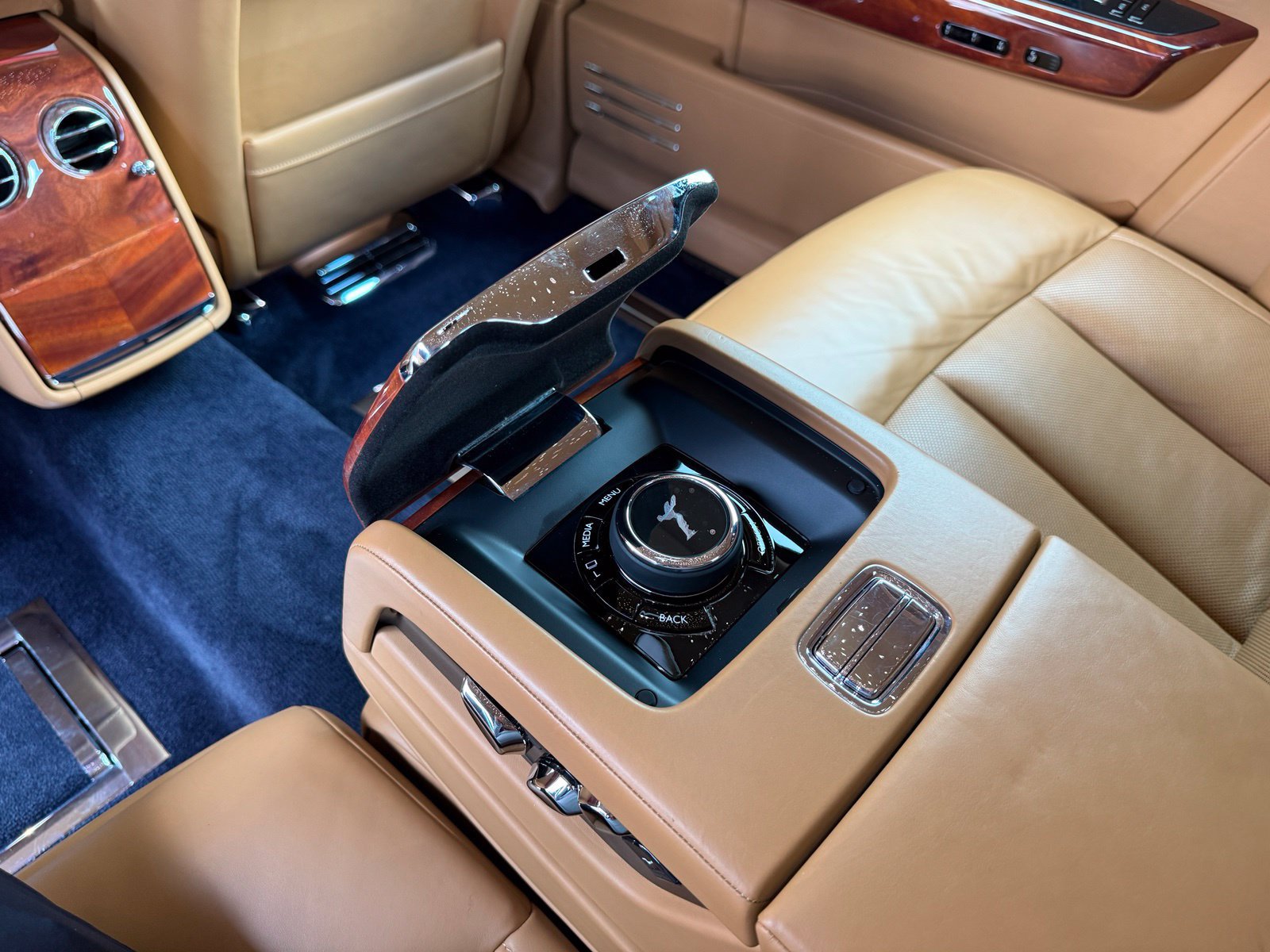 Used 2018 Rolls-Royce Phantom Extended Wheelbase RWD image 28