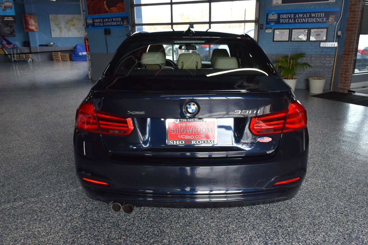 Used 2017 BMW 330i xDrive Sedan w/ Premium Package AWD/4WD image 4