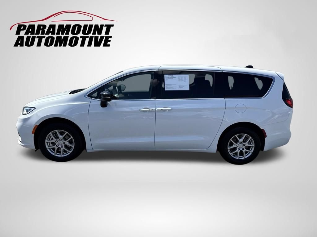 Used 2025 Chrysler Pacifica Select FWD image 4