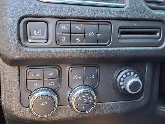 Used 2024 GMC Yukon SLT w/ SLT Premium Package image 15