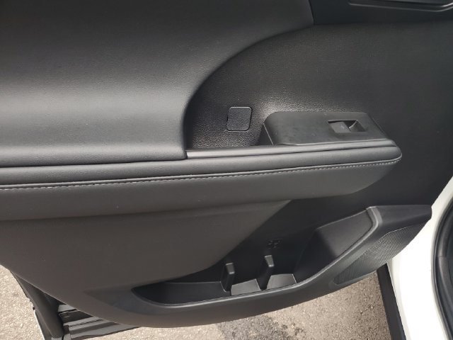 Used 2024 Toyota Highlander XLE AWD/4WD image 16