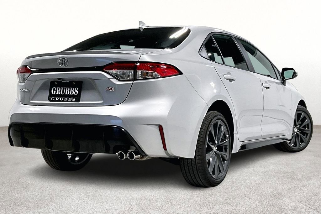 Used 2025 Toyota Corolla SE image 2