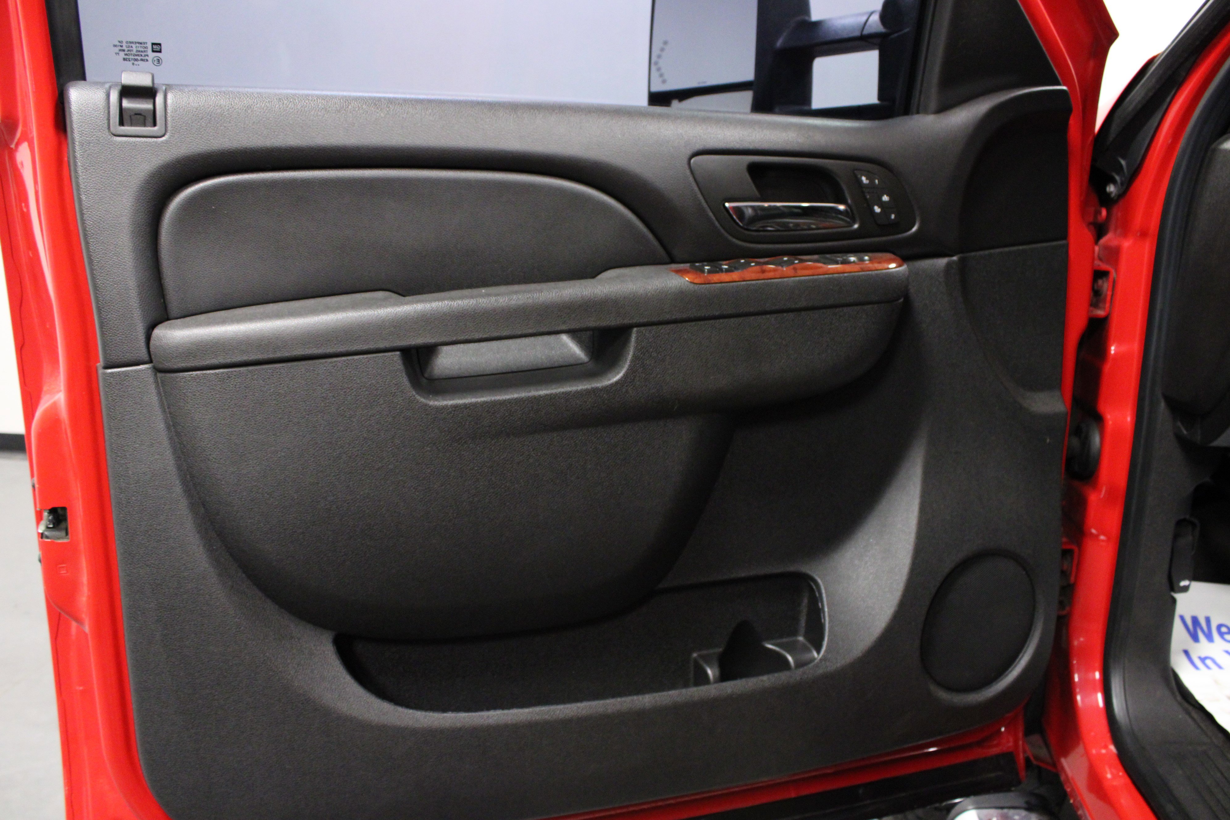 Used 2011 GMC Sierra 2500 SLT w/ Entertainment Package image 11