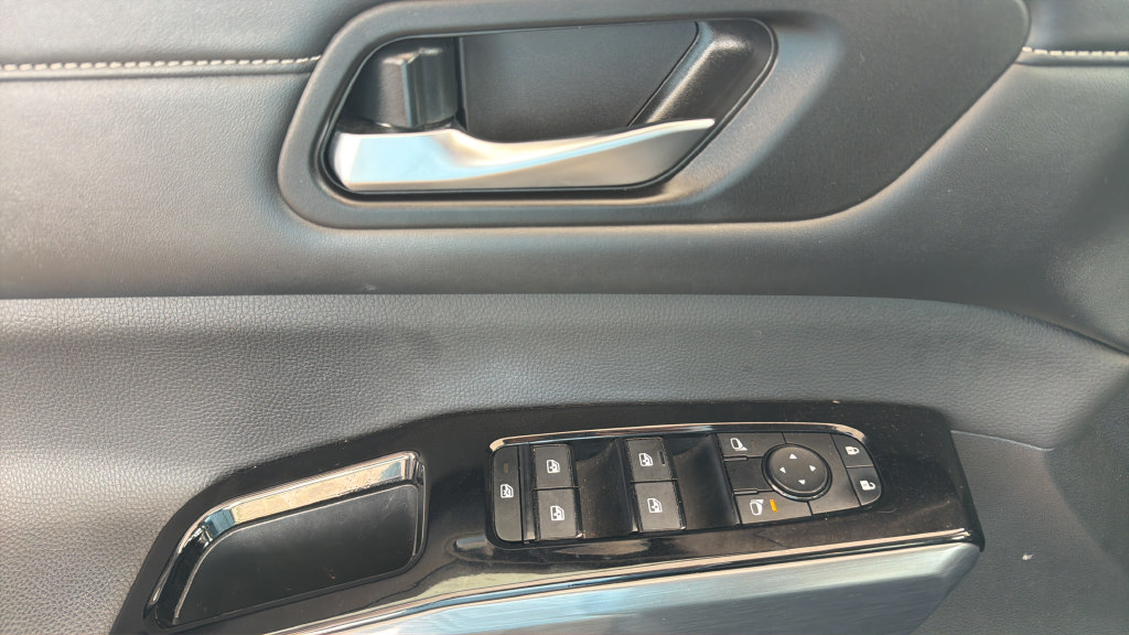 Used 2024 Nissan Pathfinder SL AWD/4WD image 22