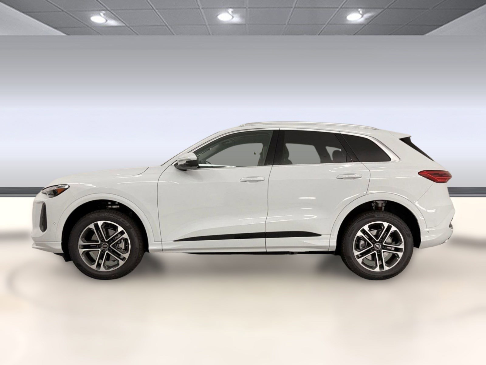 Used 2025 Audi Q5 Premium w/ Convenience Package AWD/4WD image 2