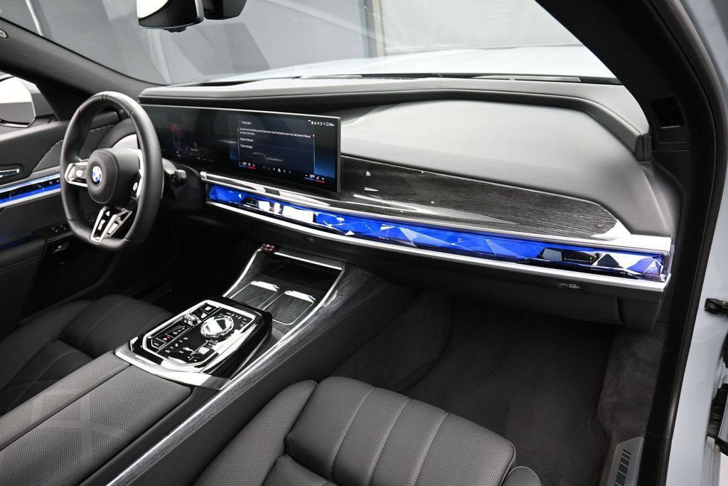 Used 2025 BMW 760i xDrive AWD/4WD image 36