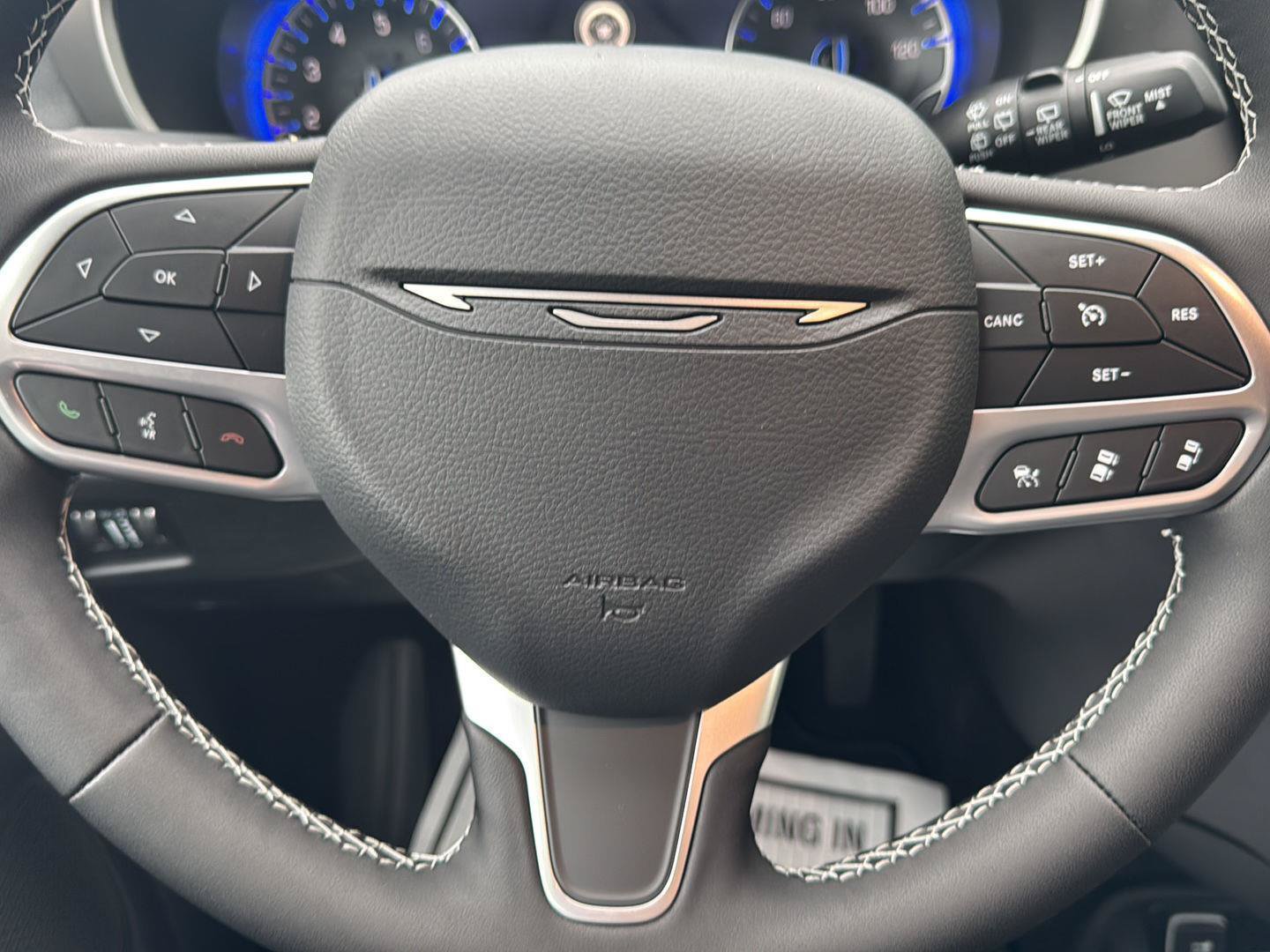New 2027 Chrysler Pacifica Select FWD image 14