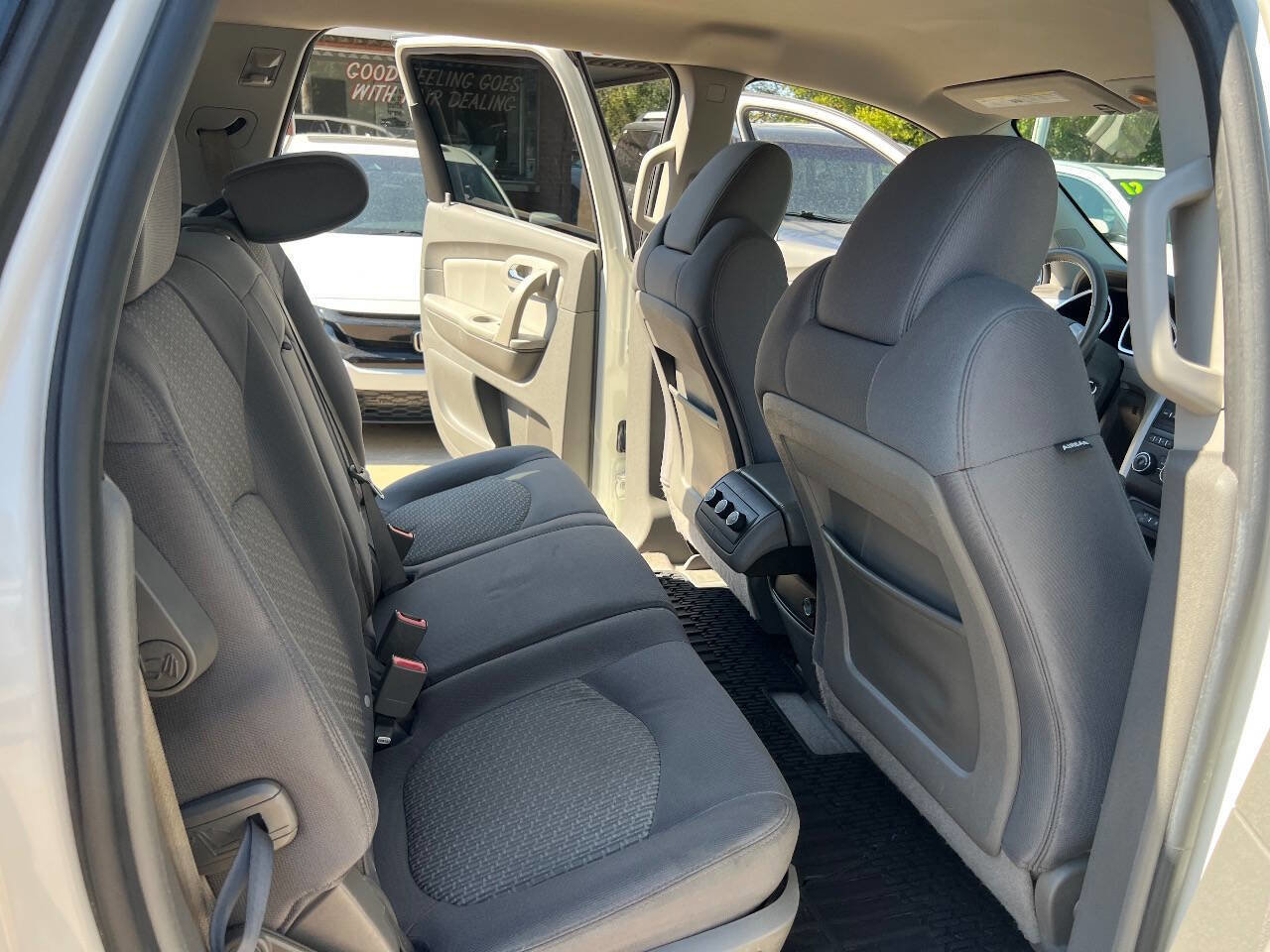 Used 2011 Chevrolet Traverse LT image 17
