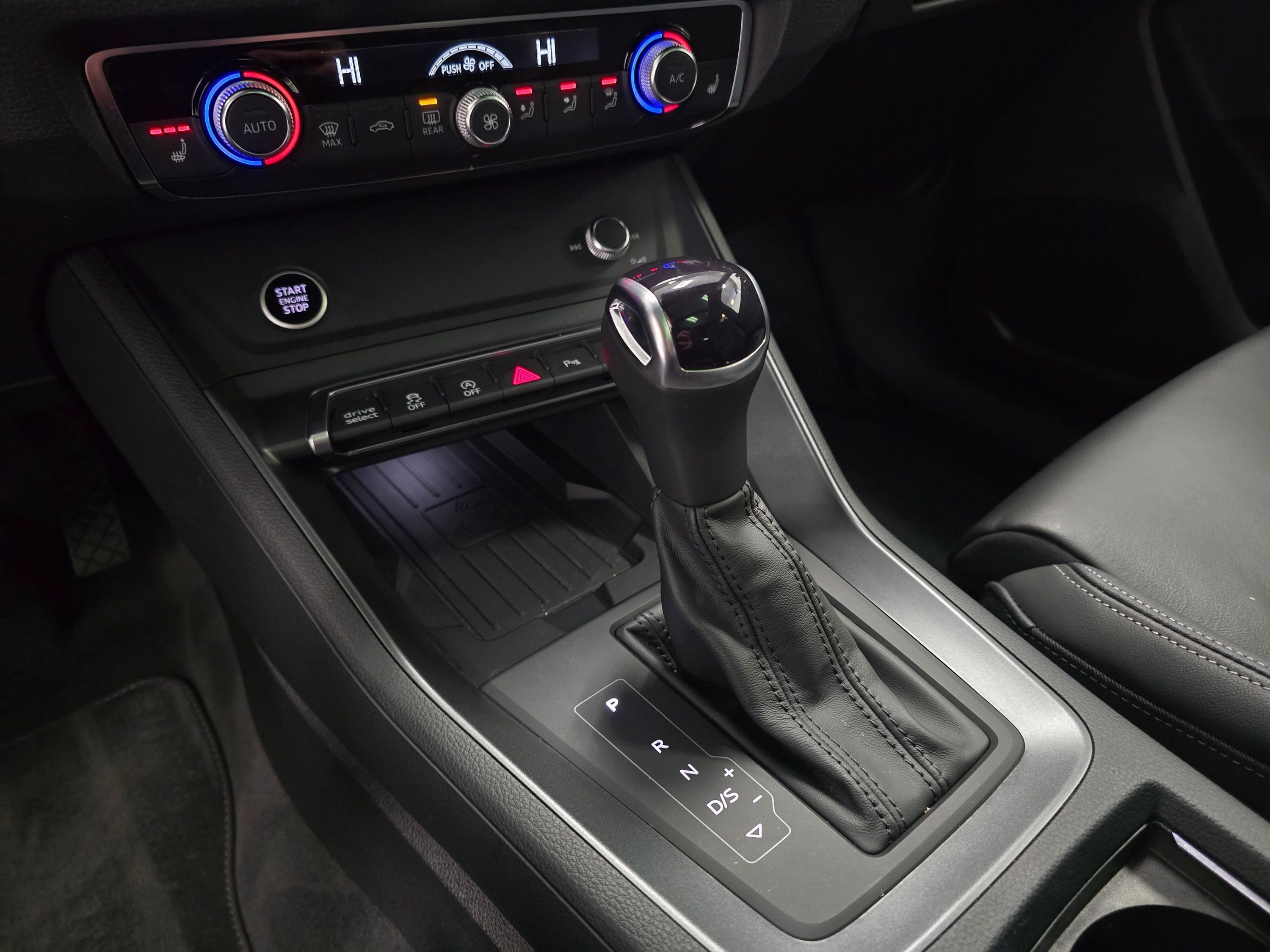 Used 2024 Audi Q3 2.0T Premium w/ Convenience Package image 16