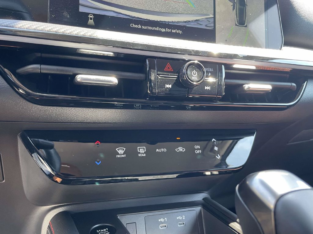 Used 2025 Nissan Kicks SR FWD image 25