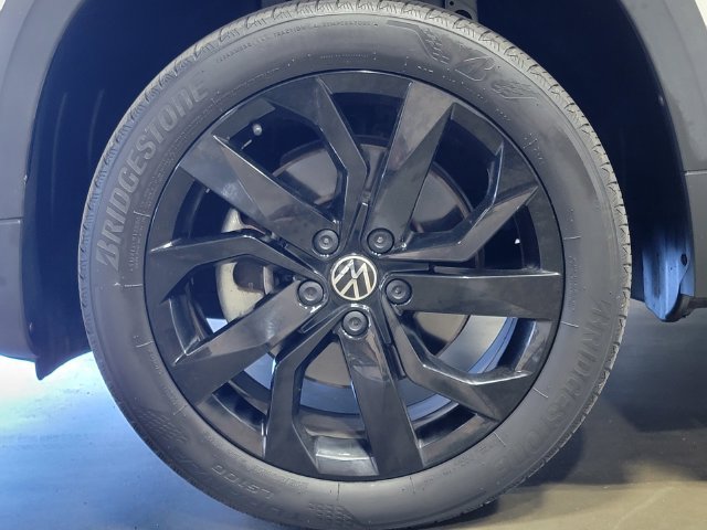 Used 2023 Volkswagen Taos SE FWD image 10