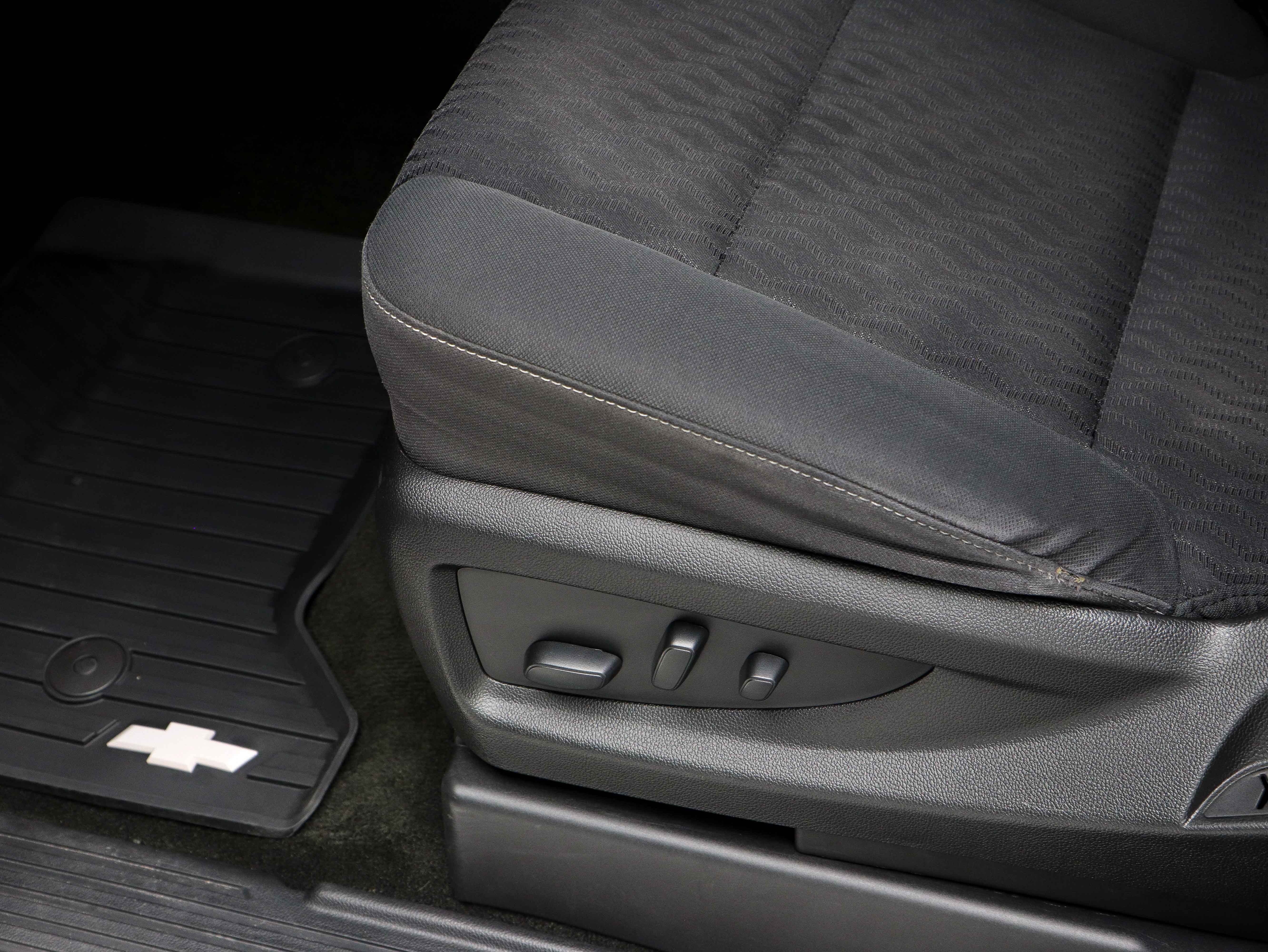 Used 2018 Chevrolet Suburban LS w/ Skid Plate Package image 21