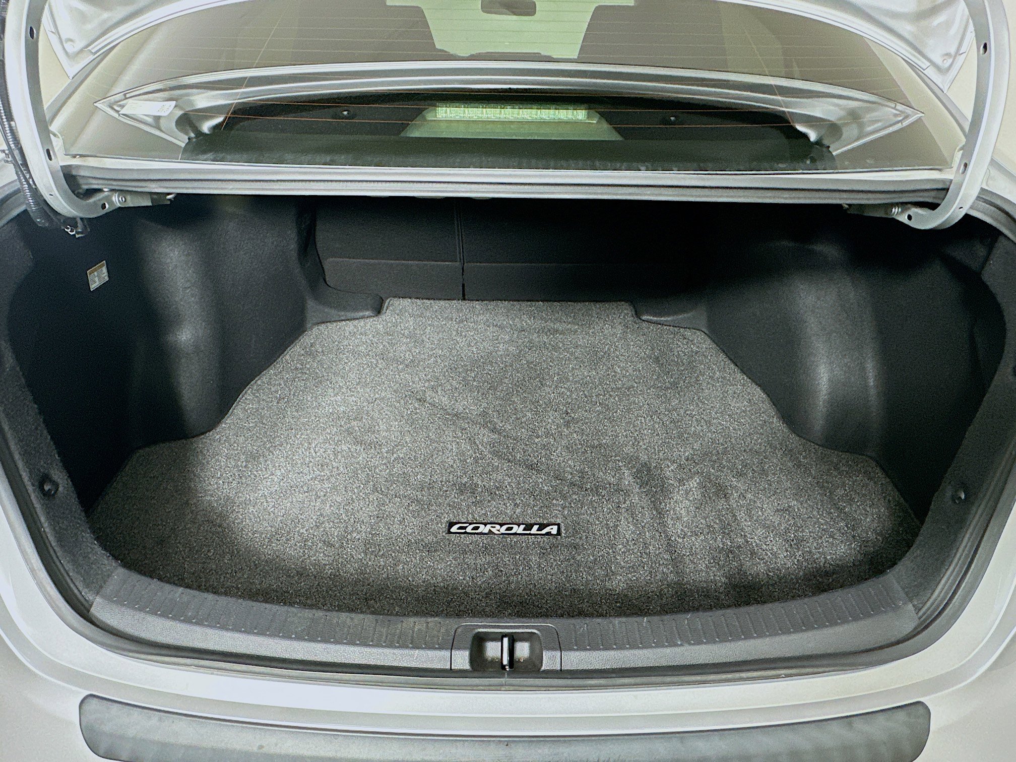 Used 2021 Toyota Corolla LE w/ Carpet Mat Package (TMS) FWD image 26