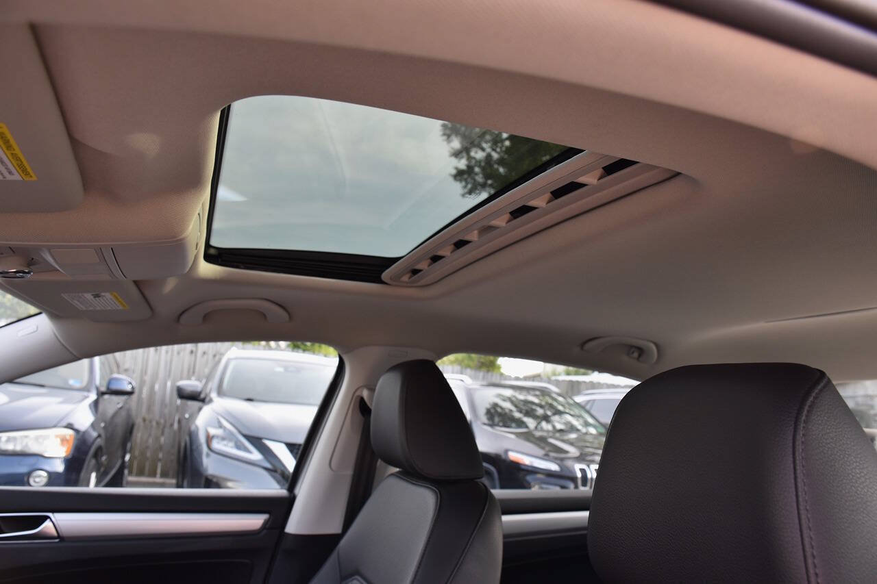 Used 2019 Volkswagen Passat 2.0T Wolfsburg w/ Wheels & Sunroof Package FWD image 17