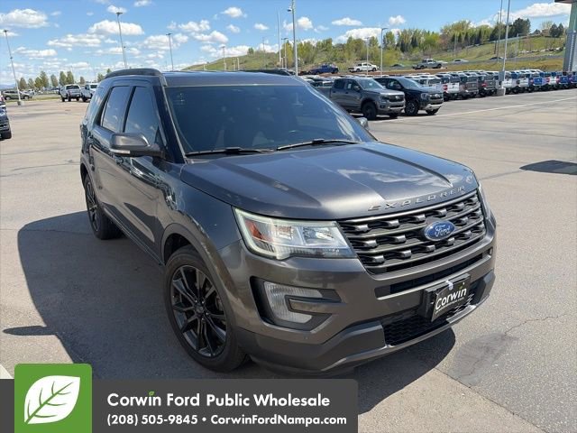 Used 2017 Ford Explorer XLT w/ Equipment Group 202A FWD image 3
