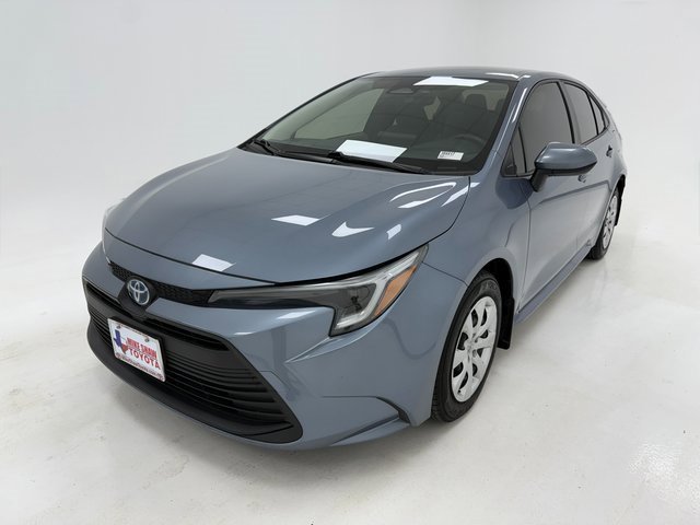 Used 2025 Toyota Corolla LE image 4