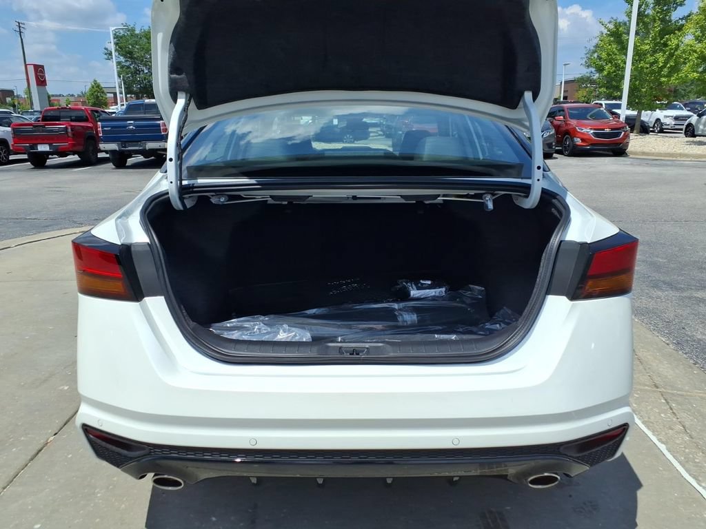 New 2026 Nissan Altima 2.5 SR w/ SR Premium Package FWD image 9