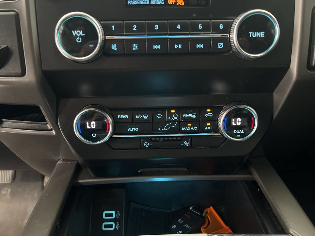 Used 2019 Ford Expedition XLT w/ Equipment Group 201A AWD/4WD image 17