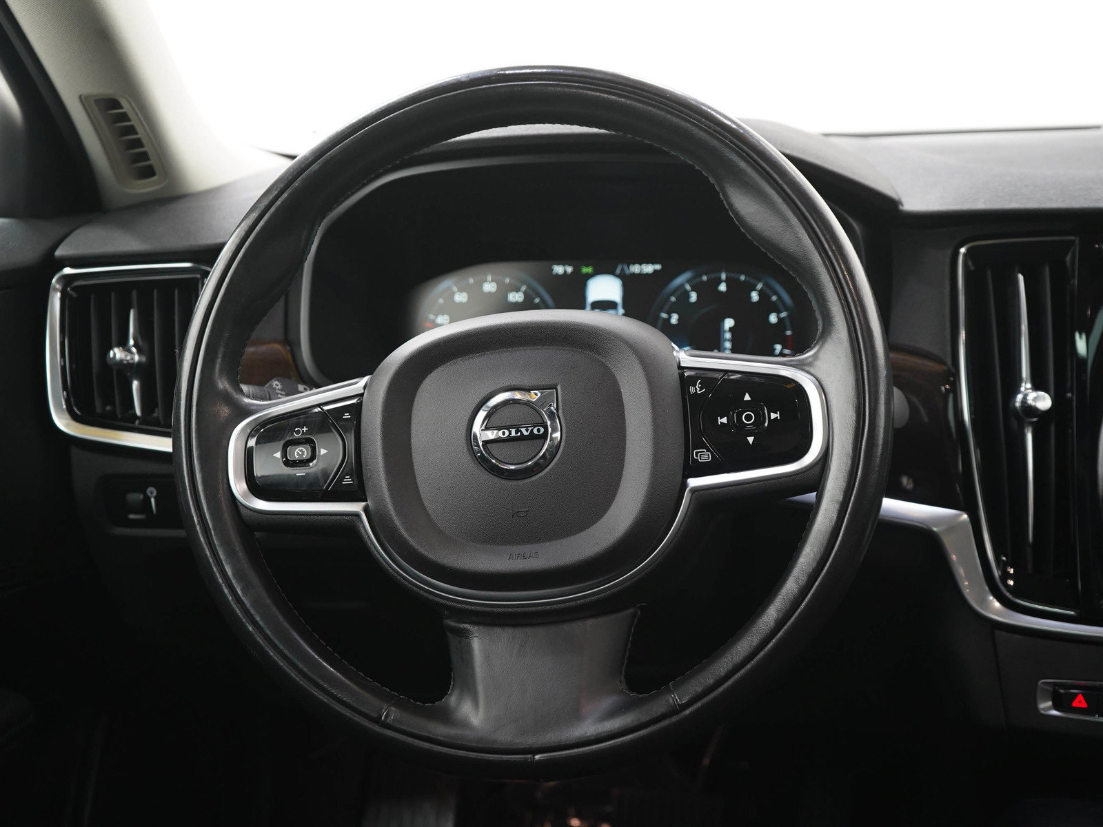 Used 2017 Volvo S90 T6 Momentum w/ Vision Package AWD/4WD image 16