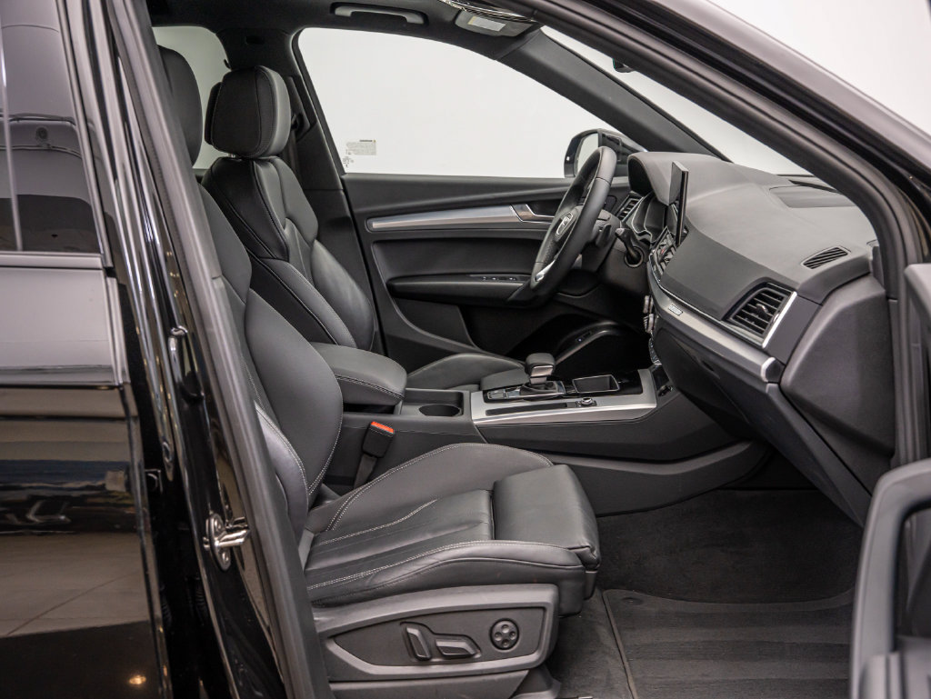 Used 2024 Audi Q5 2.0T Premium w/ Summer of Audi Package AWD/4WD image 27