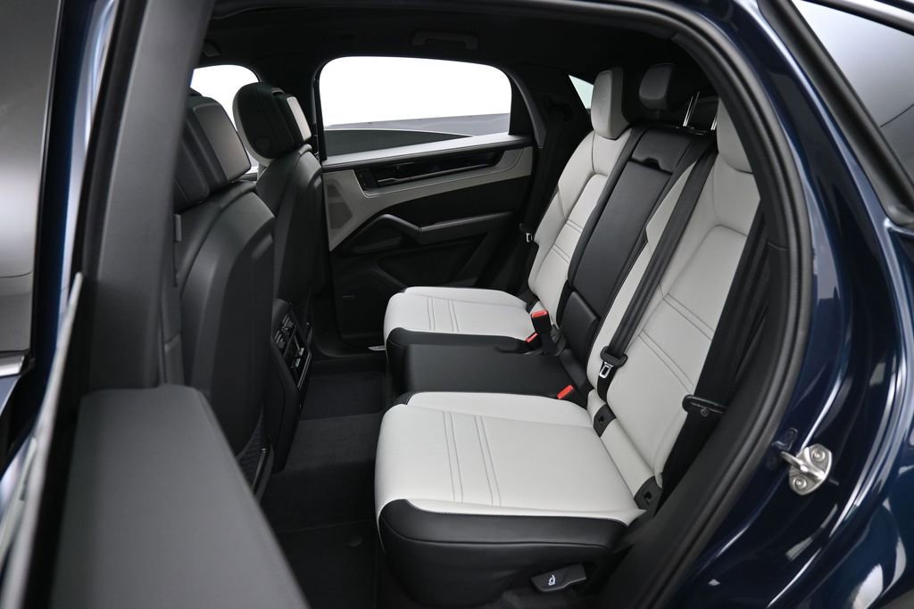 New 2026 Porsche Cayenne Coupe AWD/4WD image 24