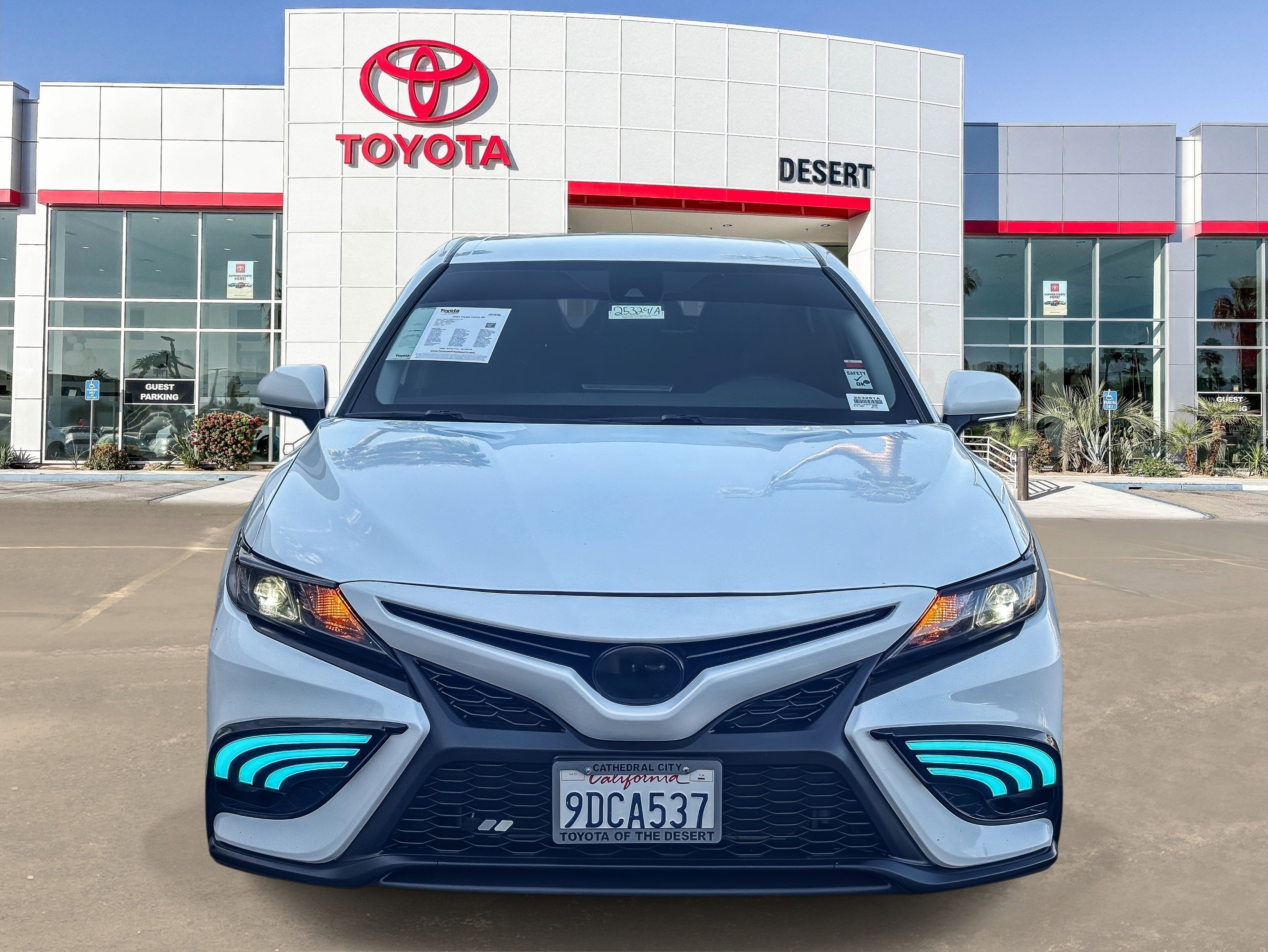 Used 2023 Toyota Camry SE image 2